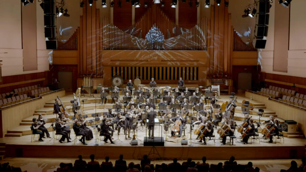 Image of the Brussels Philarmonic performing Sci Volo Palla